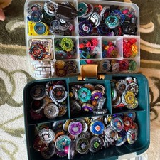 Ensemble Beyblade avec étui multicolore