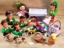 Lot U220 : 18 figurines/jouets