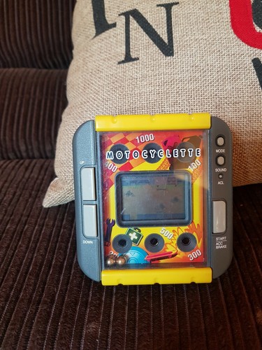 Jeu électronique portatif - jeu,