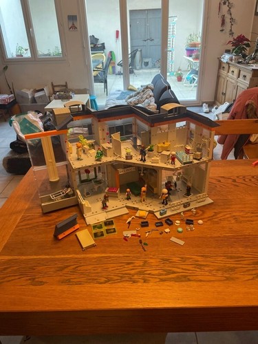 Playmobil grand hôpital avec