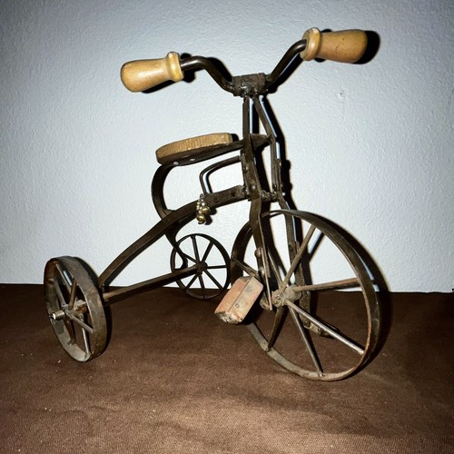 Tricycle miniature doll - 9”,