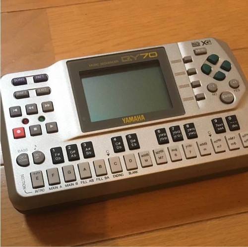 Yamaha qy70 midi sequencer - qy70, xg