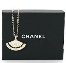 CHANEL Collier éventail neuf