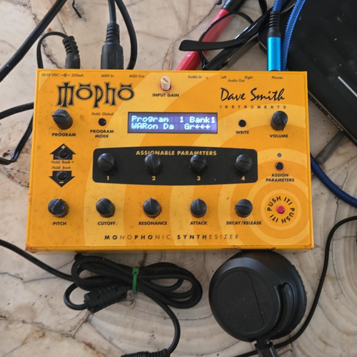 Dave smith instruments mopho - smith,
