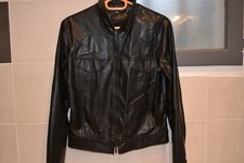 blouson en faux cuir noir, doublé, taille M, bon état général