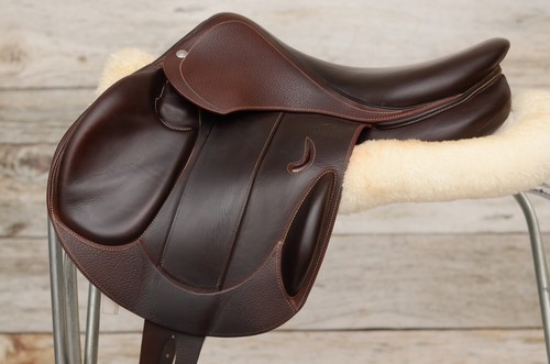 Stunning 2021 devoucoux - 16.5",