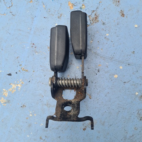 Attache ceinture securite - attache,