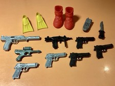 Action Man Hasbro. Lot D’accessoires, Armes , Chaussures . 12 Pièces