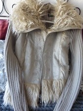 veste imitation fourrure, tricot et façon daim brodé, taille s/m, bon état 