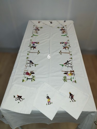Nappe table brodées - table,