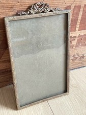 Charmant cadre ancien en métal doré pour portrait Noeud Ruban frise