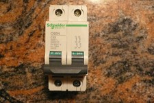 DISJONCTEUR 32A SCHNEIDER