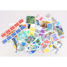 LOT DE TIMBRES-POSTE NEUFS** AVEC BEAUCOUP DE MARIANNES VALEUR FACIALE 125€