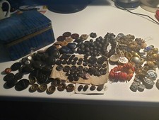LOT DE BOUTONS TRES ANCIENS ET