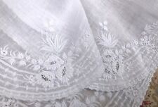 ANCIEN MOUCHOIR de MARIÉE en LINON BRODÉ au POINT de PLUMETIS XIXe
