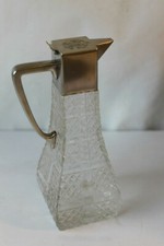 Pichet en verre moulé géométrique