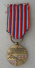 MEDAILLE D'HONNEUR DES PTT  postes   modèle de Larivière