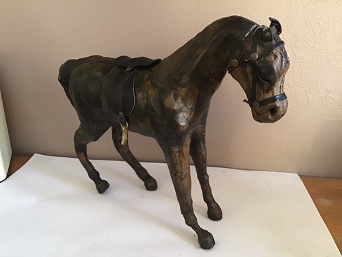 Figurine cheval cuir h23 cm - en,