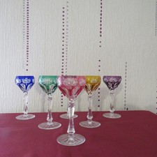 5 verres a liqueur de couleur