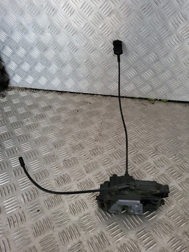 Serrure fermeture porte avant