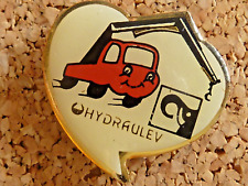 pin's pins badge . tracteur Grue de levage  manutention HIAB  HYDRAULEV