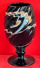 Vase sur pied douche signé