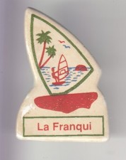 RARE PINS PIN'S .. SPORT NAUTIQUE WINDSURF PLANCHE A VOILE LA FRANQUI FAIENCE~DO