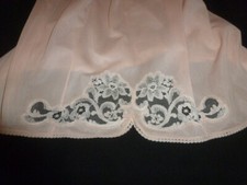 joli jupon  vintage  jolie dentelle taille 36/38/40 taille élastique ref NOO270