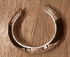 BIJOU ETHNIQUE BRACELET TOUAREG EN ARGENT ET BOIS D’EBENE