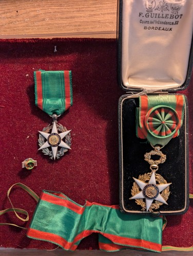 Lot médaille mérite - lot,