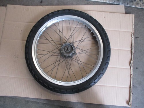 Roue avant avec pneu - ayant, peu