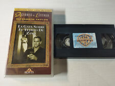 La Gata Sobre El Toit En Zinc