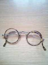 lorgnon ancien en métal avec son étui