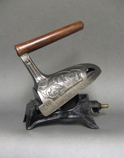 Fer A Repasser A Gaz Et Son Réchaud. Decor Aux Dragons XIXe.