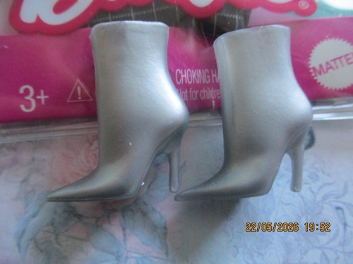 Poupee barbie paire de - /,