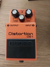 Pédale effet guitare BOSS Distorsion DS 1 comme neuve, suite double emploi