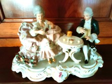 FIGURINE EN PORCELAINE ET