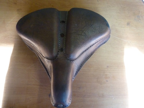 Ancien vélo selle cuir