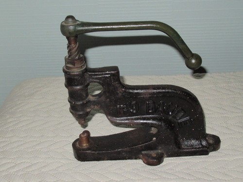 Ancienne presse oeillet - presse,