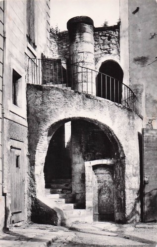 Forcalquier place palais - 4,
