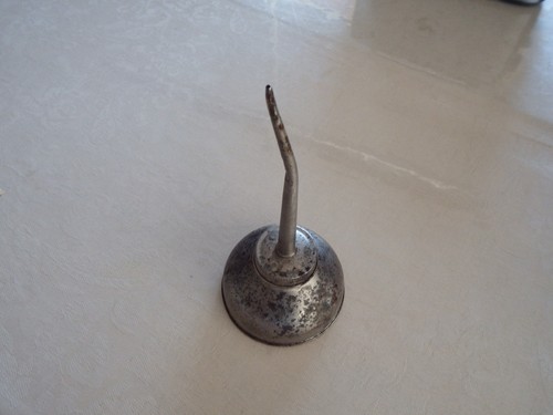 Ancienne burette huile - à,
