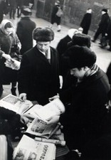 Photo de presse vintage Urss , Le Diffusion Du Quotidien Pravda, Années '70,