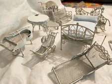 Jouet lot meubles miniatures anciens de poupées vintage en métal doll barbie