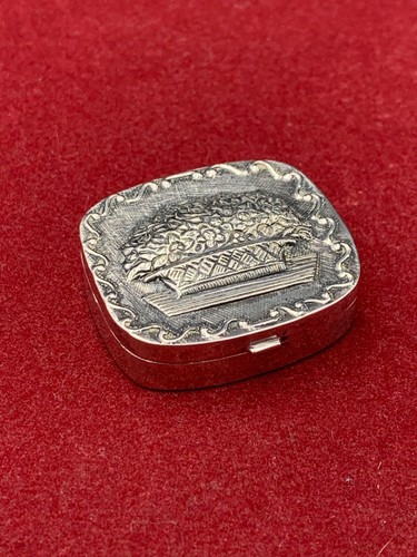 Boîte pilulier vintage - , en