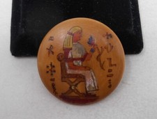 Superbe broche ancienne en bois - Décor peint égypte antique
