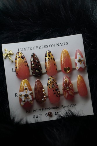 Press nails - on,,