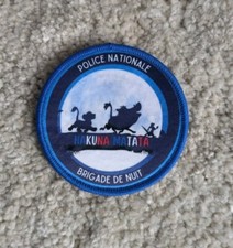 Écusson à scratch, Police