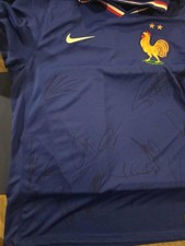 Maillot officiel Équipe de France 2025 signé par tous les joueurs – Coffret FFF
