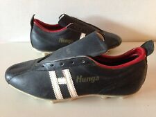 ANCIENNE PAIRE CHAUSSURES FOOTBALL CUIR HUNGA