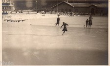 BD665 Carte Photo vintage card RPPC Femme woman patinage glace patin